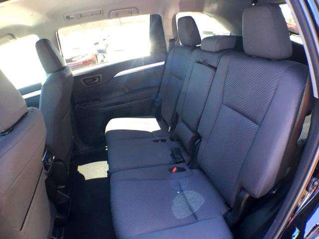 2017 Toyota Highlander LE V6